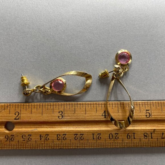 Vintage 70s Gold Tone Pink Crystal Open Work Long Dangle Drop Earrings Post Back - Picture 4 of 7